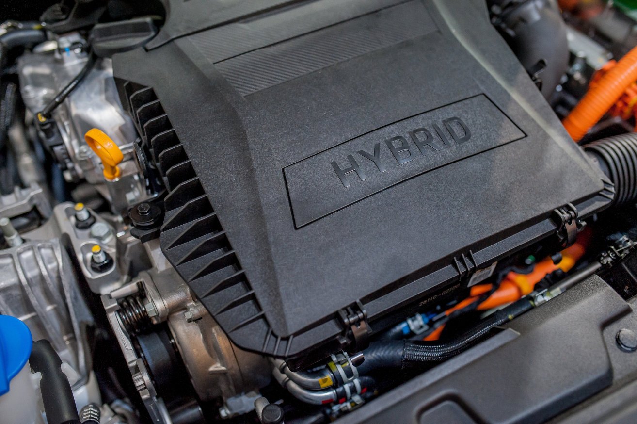 Engine oil in hybrid cars TotalEnergies Lubricants